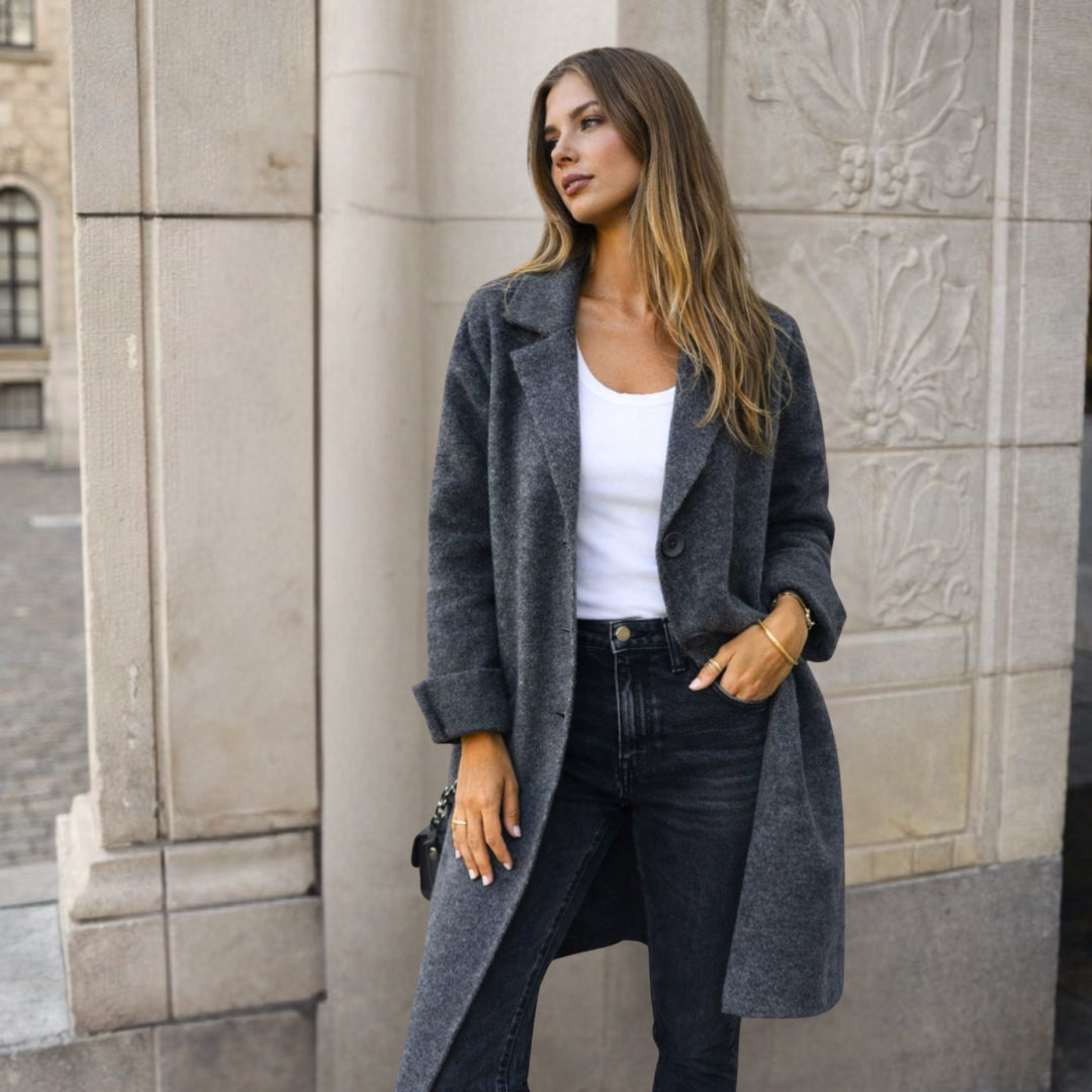 Aila | Elegant Buttoned Jacket