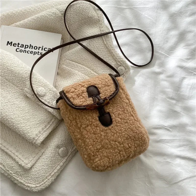 Lara | Convenient Phone Crossbody Bag