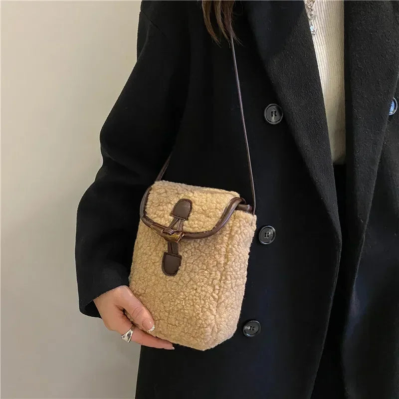 Lara | Convenient Phone Crossbody Bag