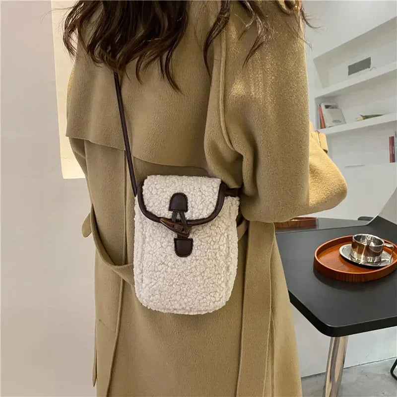 Lara | Convenient Phone Crossbody Bag