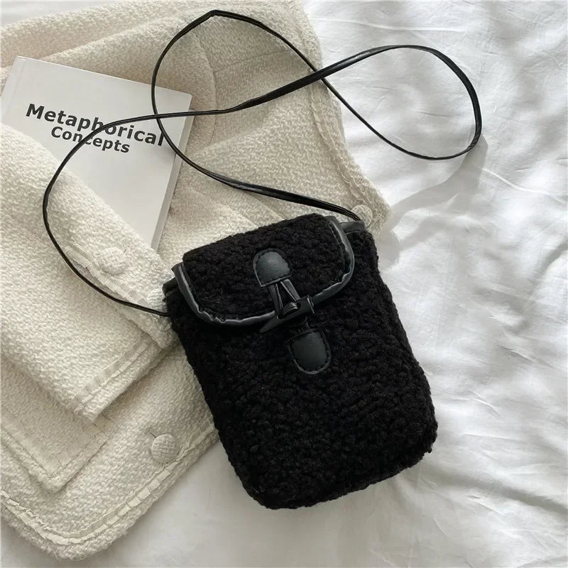 Lara | Convenient Phone Crossbody Bag