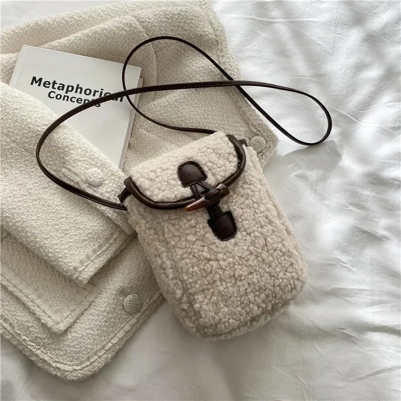 Lara | Convenient Phone Crossbody Bag