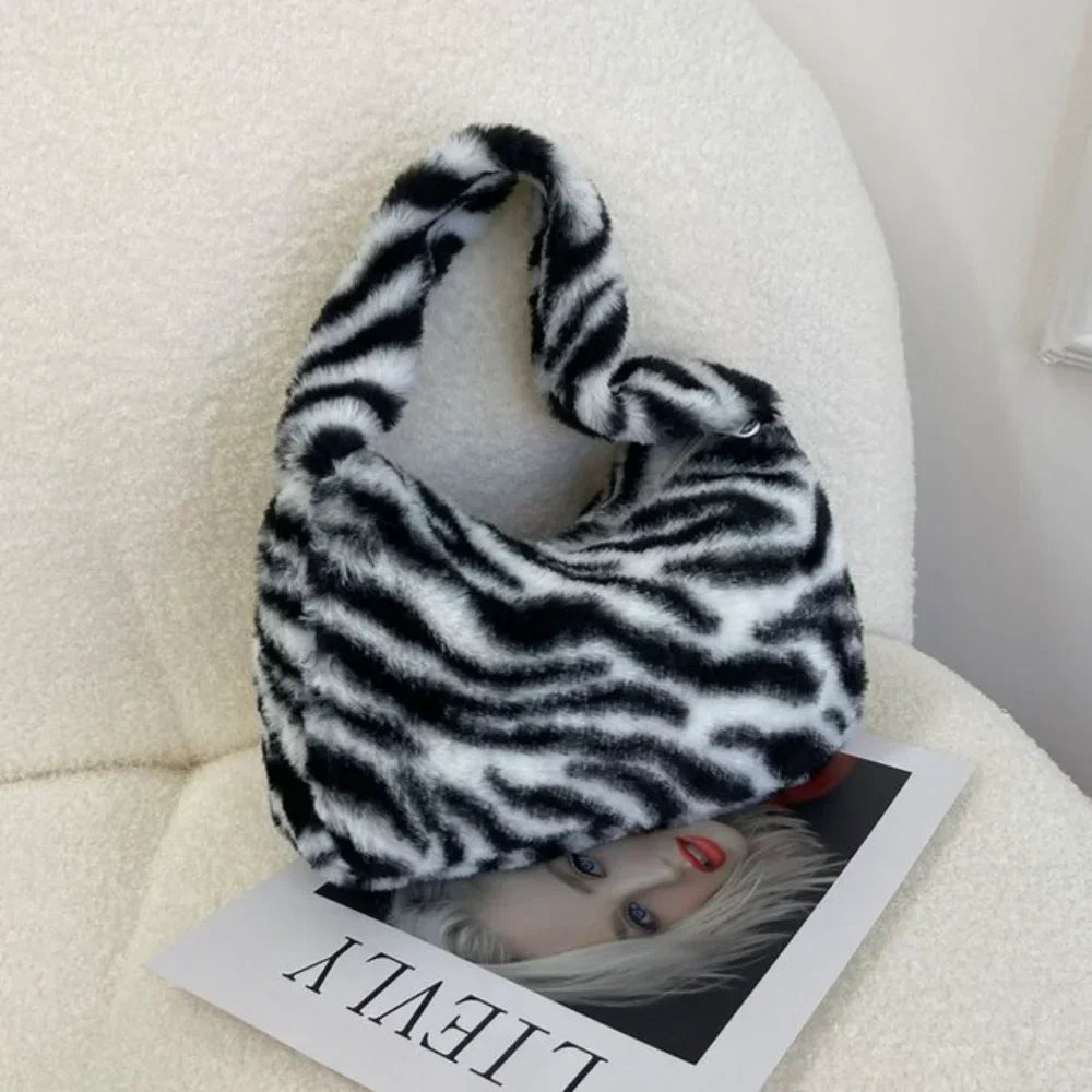 Lilith | Eye-Catching Print Shoulder Bag