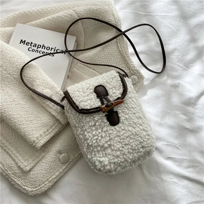 Lara | Convenient Phone Crossbody Bag